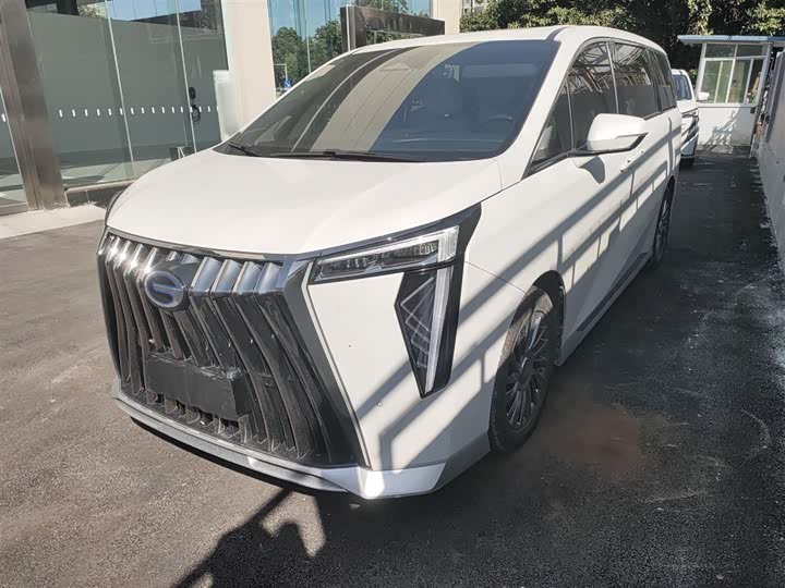 Фото 2 - GAC Trumpchi M8