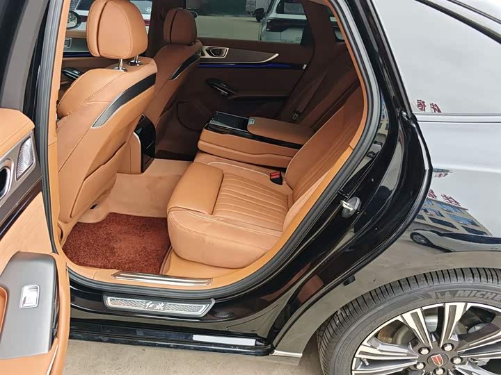 Фото 17 - Hongqi H9