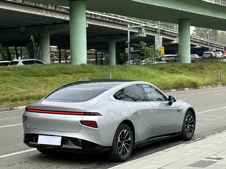 Фото 10 - XPeng P7