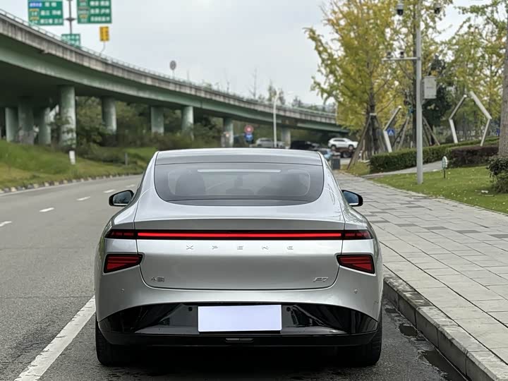 Фото 11 - XPeng P7