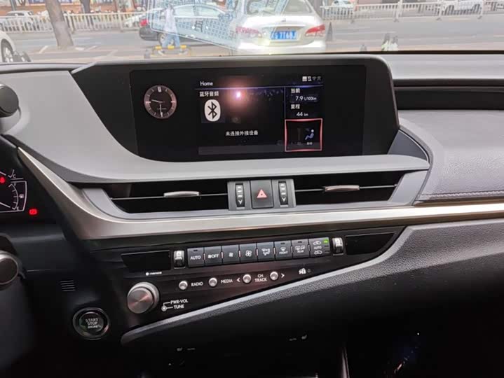 Фото 12 - Lexus ES