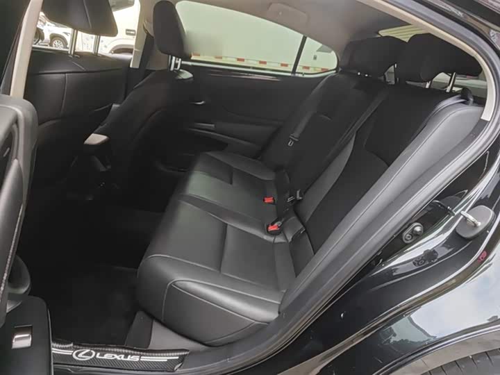 Фото 15 - Lexus ES