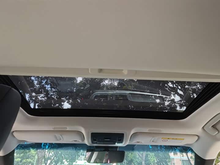 Фото 16 - Lexus ES