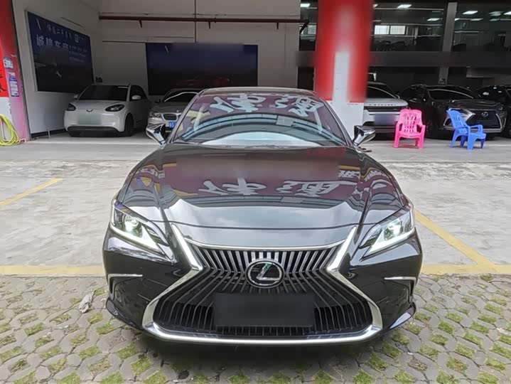 Фото 5 - Lexus ES