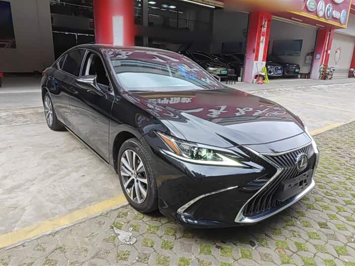 Фото 6 - Lexus ES