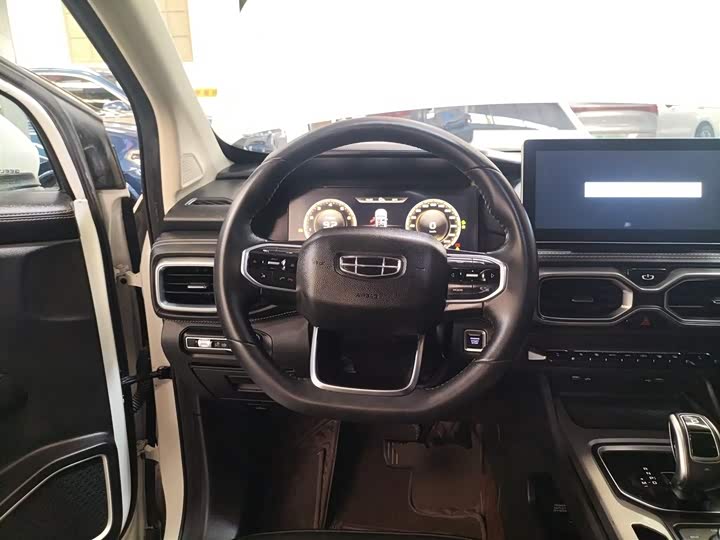 Фото 11 - Geely Okavango