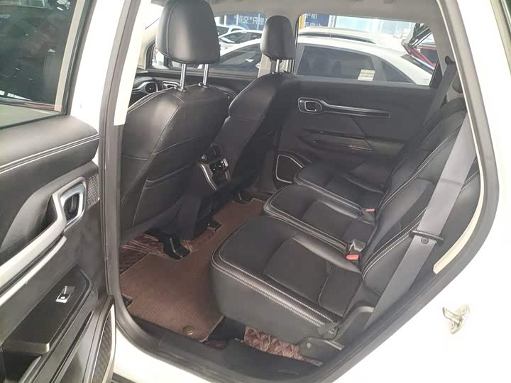 Фото 17 - Geely Okavango