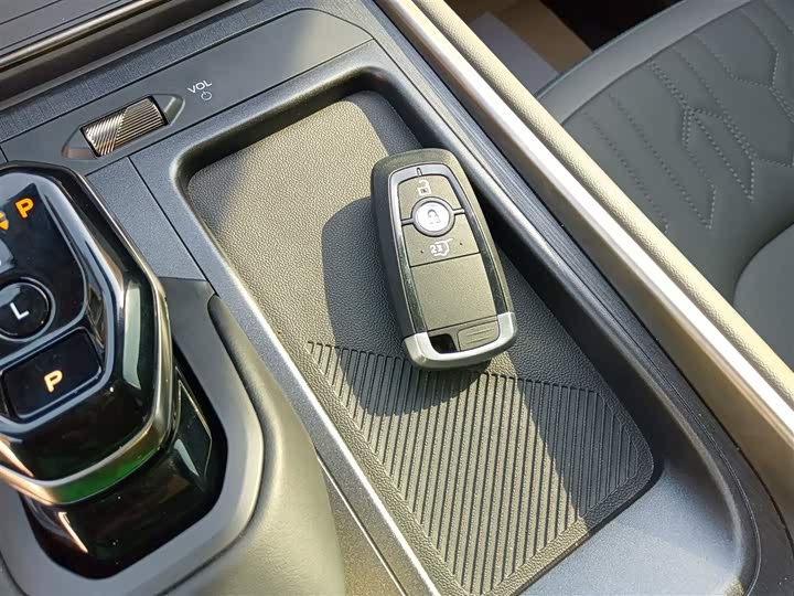 Фото 9 - Ford Edge