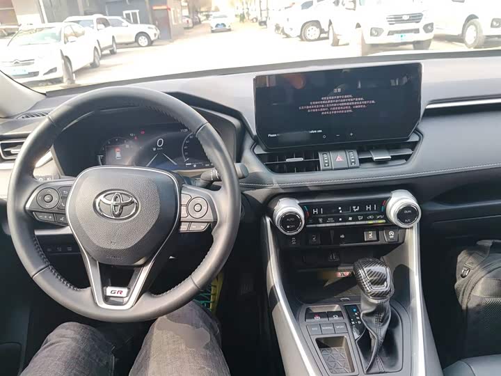 Фото 10 - Toyota RAV4