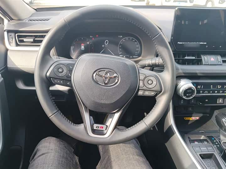 Фото 11 - Toyota RAV4