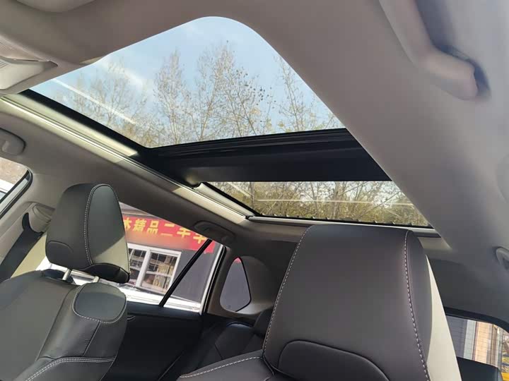 Фото 18 - Toyota RAV4