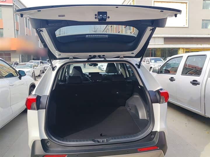 Фото 19 - Toyota RAV4