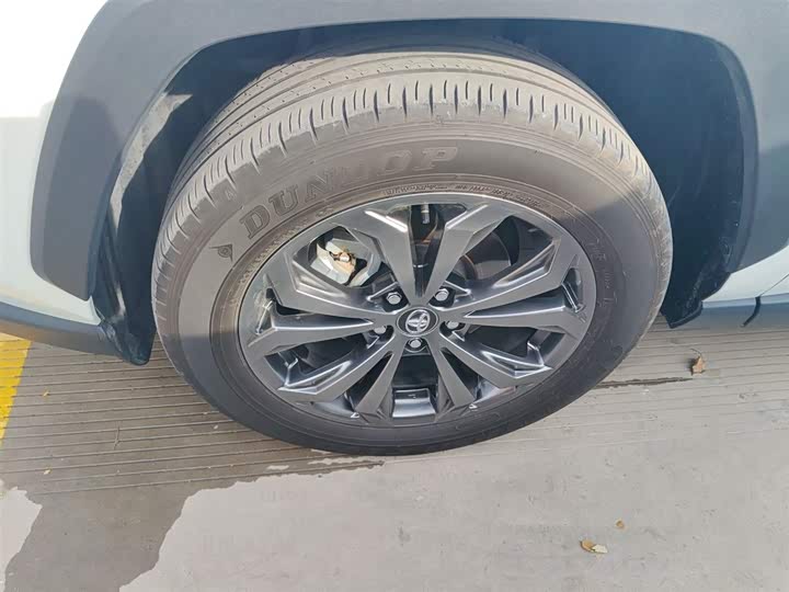 Фото 23 - Toyota RAV4