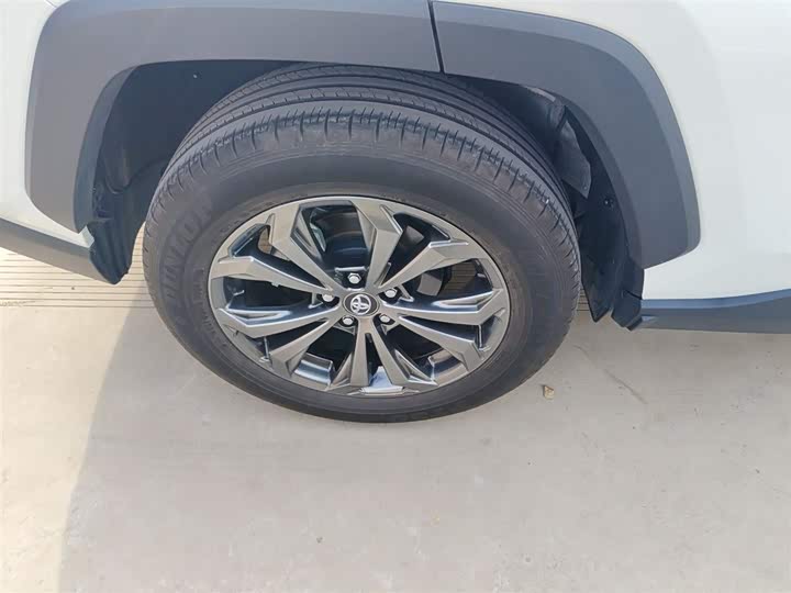 Фото 26 - Toyota RAV4