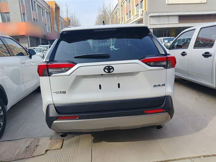Фото 6 - Toyota RAV4