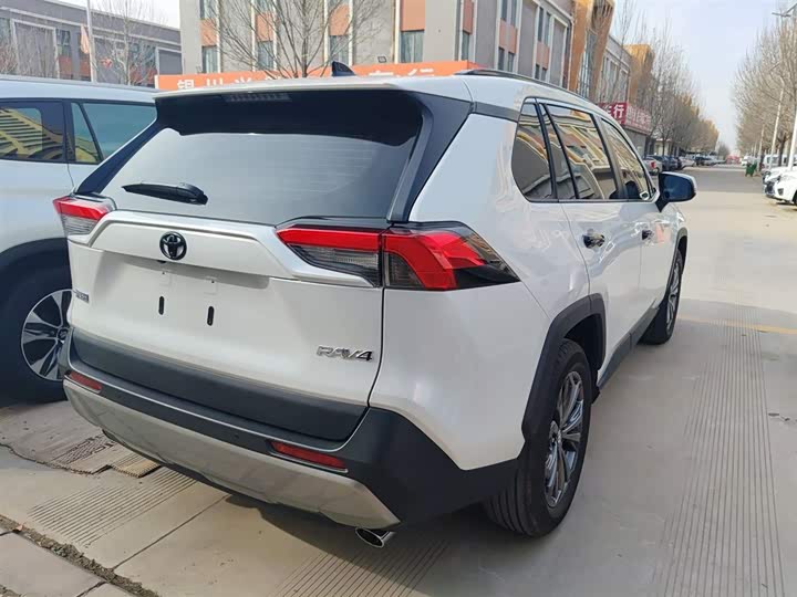 Фото 7 - Toyota RAV4