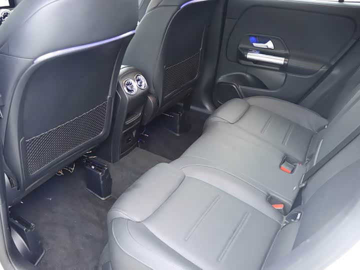 Фото 10 - Mercedes-Benz GLA-Class