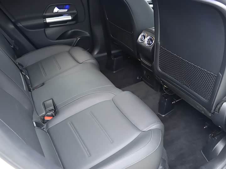 Фото 11 - Mercedes-Benz GLA-Class