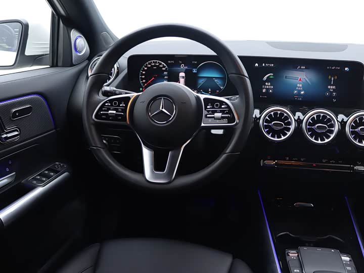 Фото 15 - Mercedes-Benz GLA-Class