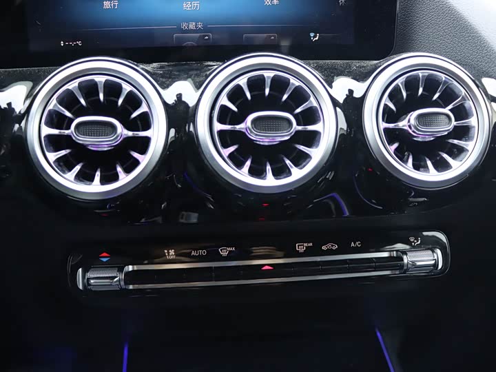 Фото 18 - Mercedes-Benz GLA-Class