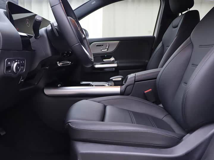 Фото 4 - Mercedes-Benz GLA-Class