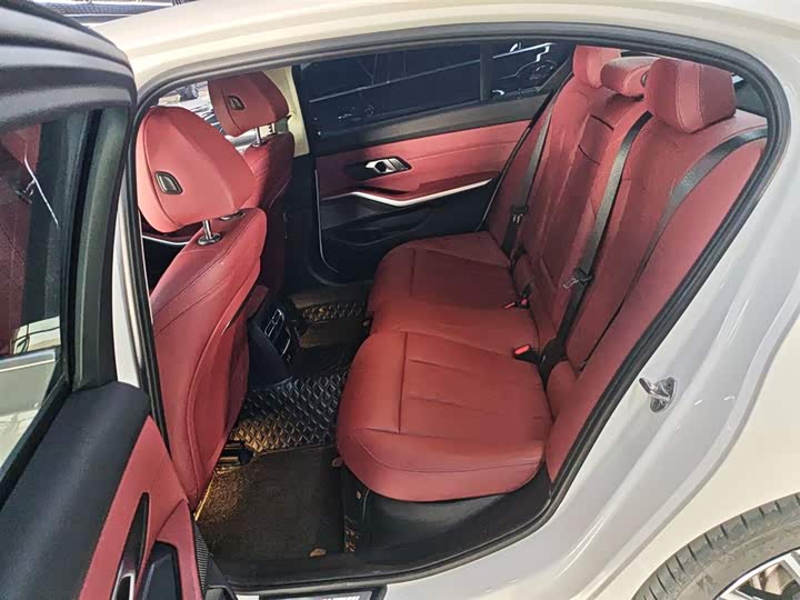 Фото 17 - BMW 3 Series