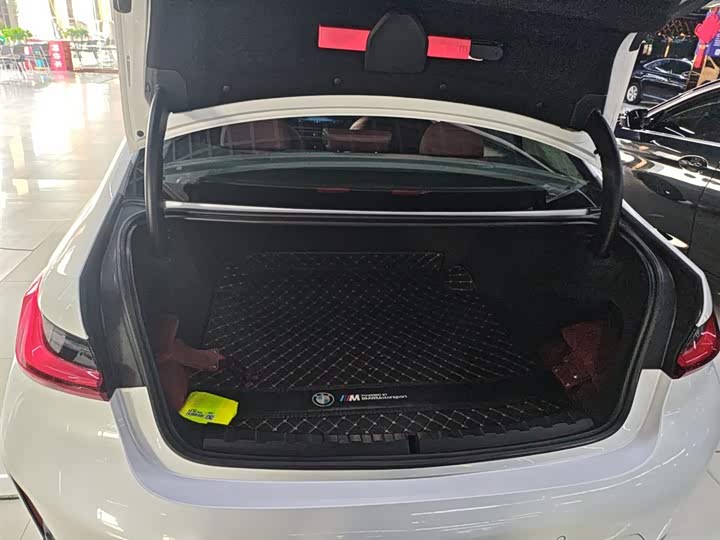 Фото 19 - BMW 3 Series