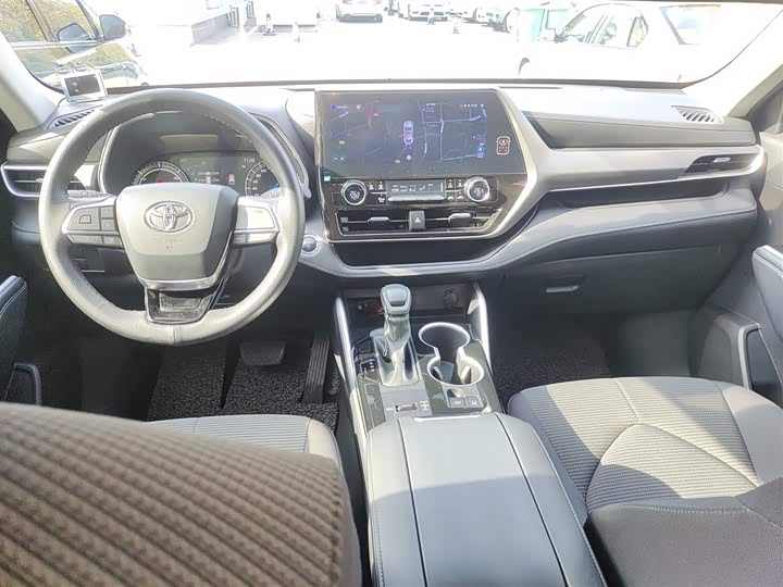 Фото 10 - Toyota Highlander