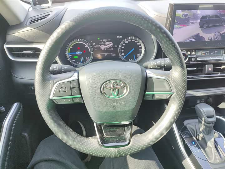 Фото 11 - Toyota Highlander