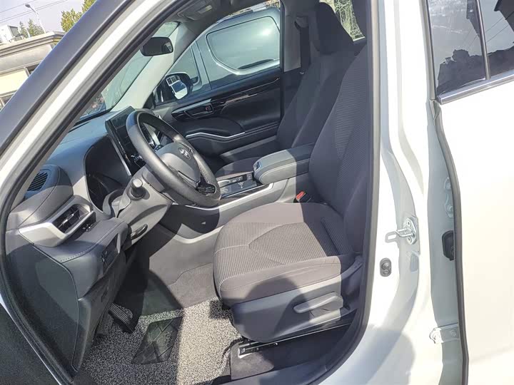 Фото 15 - Toyota Highlander