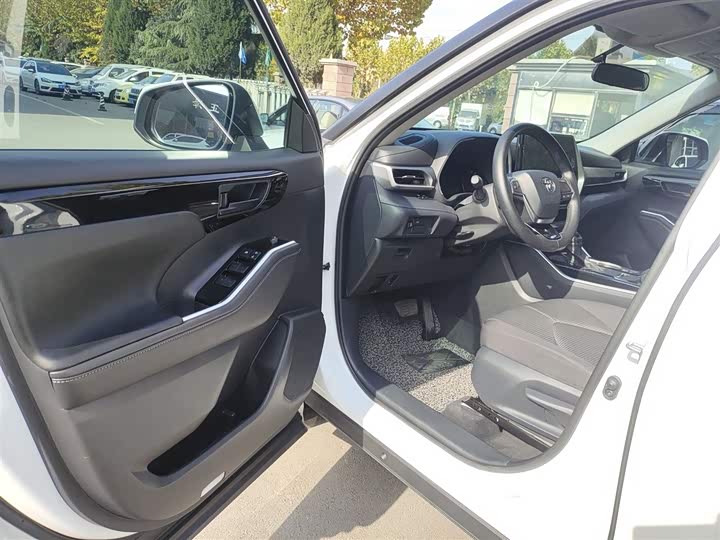 Фото 16 - Toyota Highlander