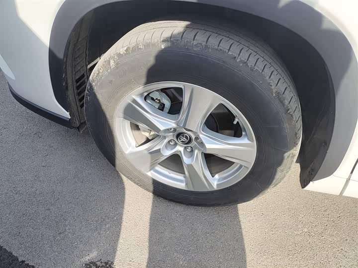 Фото 23 - Toyota Highlander