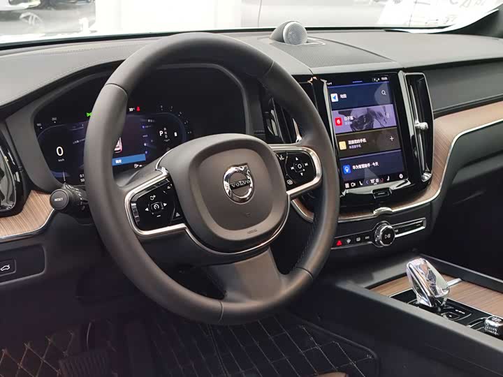 Фото 12 - Volvo XC60