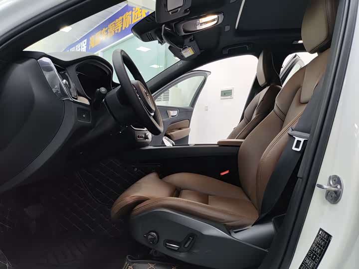 Фото 5 - Volvo XC60