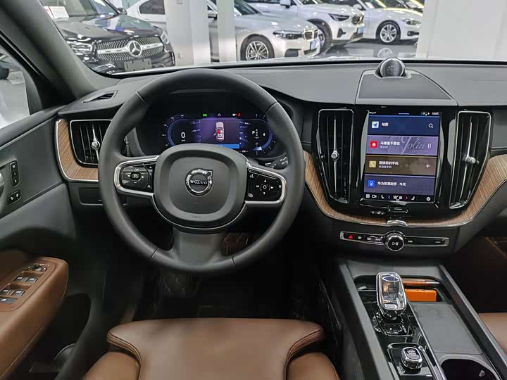 Фото 6 - Volvo XC60