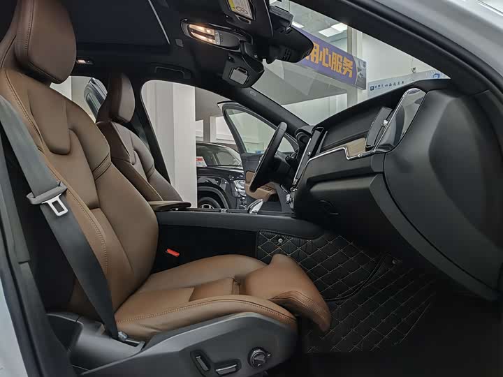 Фото 7 - Volvo XC60