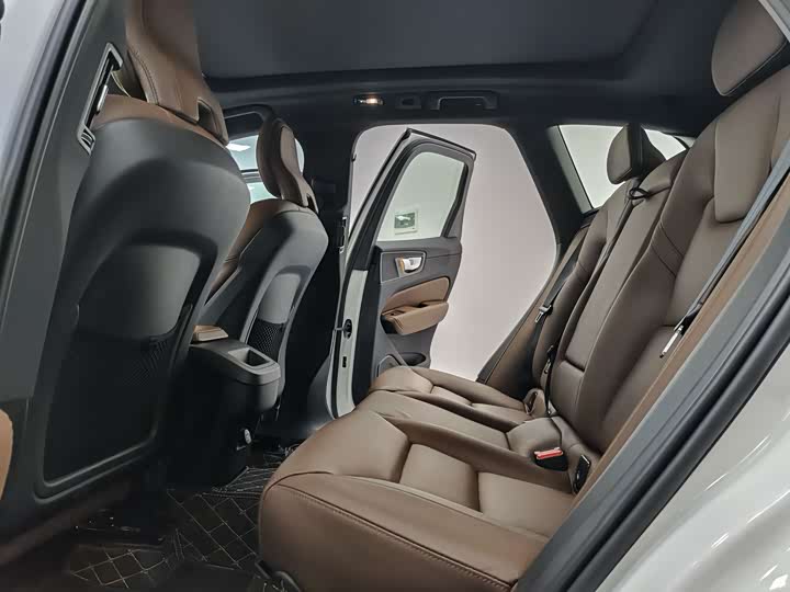 Фото 9 - Volvo XC60