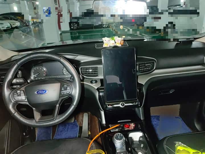 Фото 11 - Ford Explorer