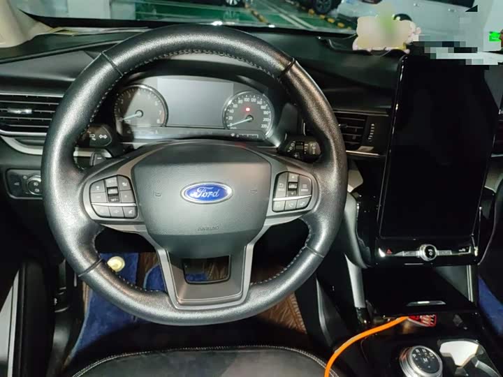 Фото 12 - Ford Explorer