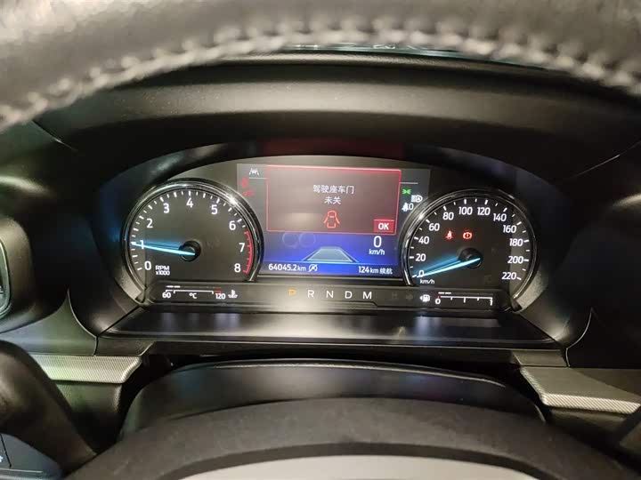 Фото 13 - Ford Explorer