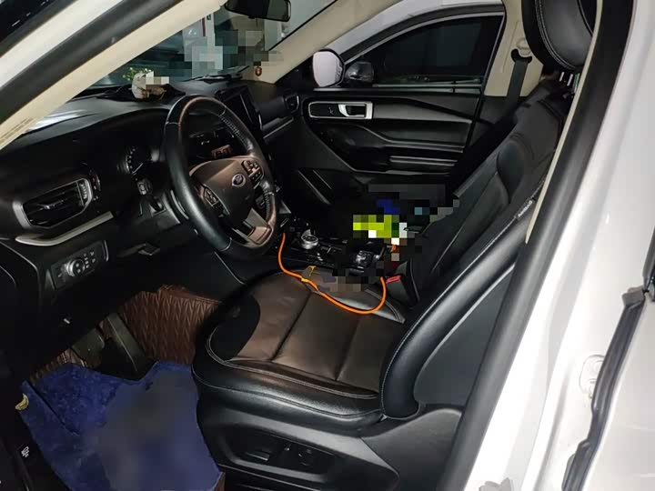 Фото 17 - Ford Explorer