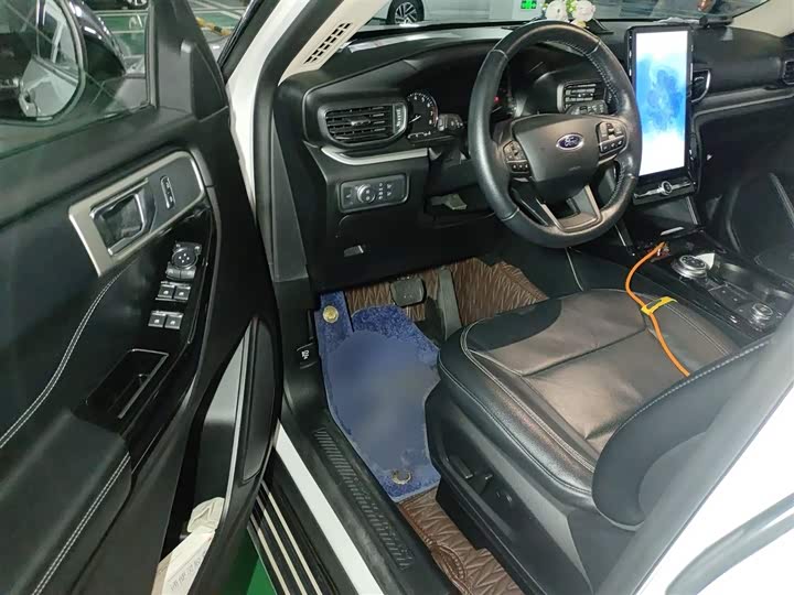 Фото 18 - Ford Explorer