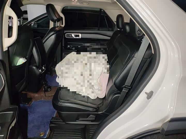 Фото 19 - Ford Explorer