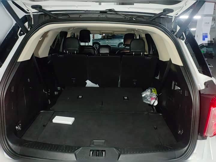 Фото 21 - Ford Explorer