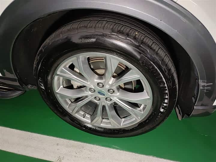 Фото 9 - Ford Explorer