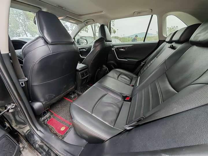 Фото 8 - Toyota Wildlander