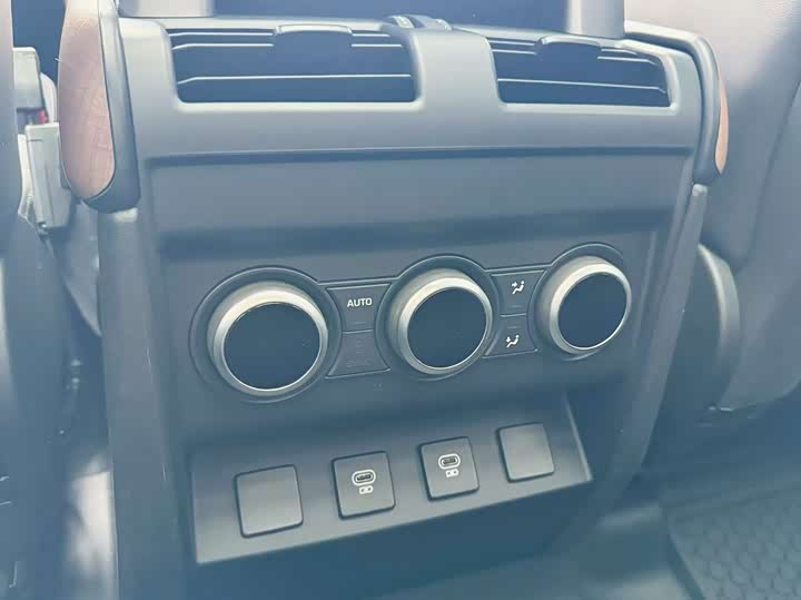 Фото 21 - Land Rover Defender