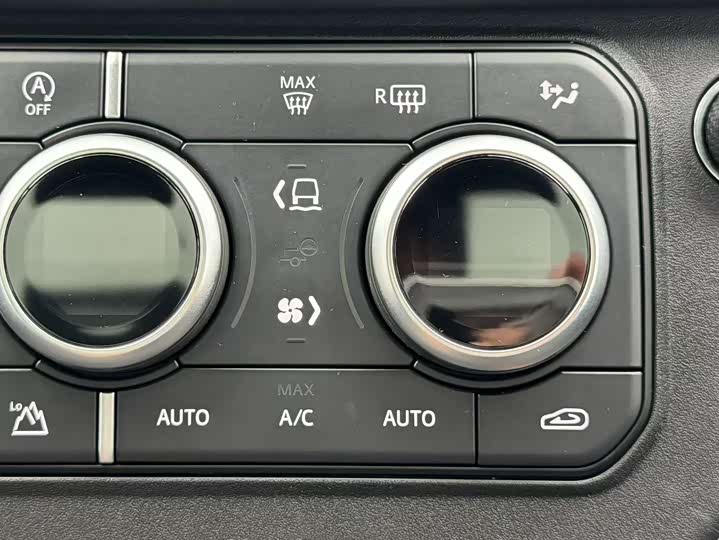 Фото 23 - Land Rover Defender