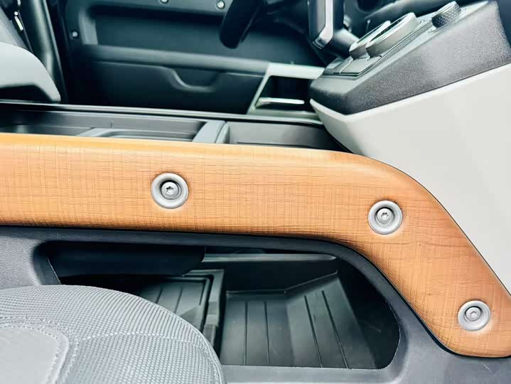 Фото 25 - Land Rover Defender