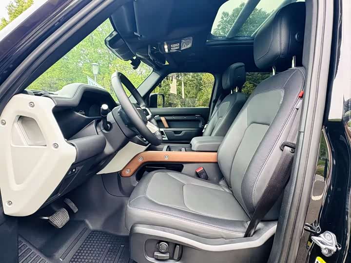 Фото 8 - Land Rover Defender